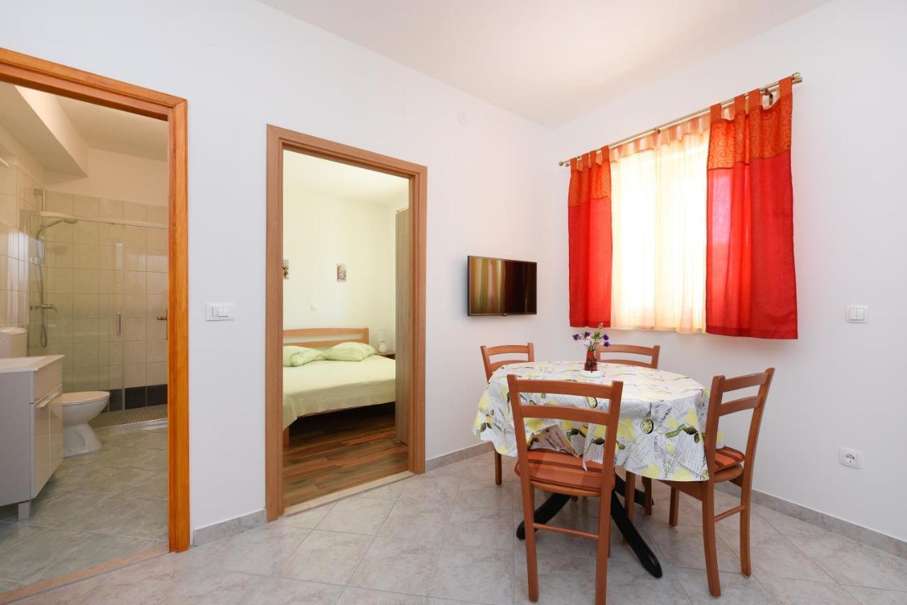 Apartments Sime Petrčane Exterior foto